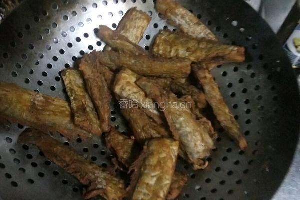 干炸带鱼的做法图解3