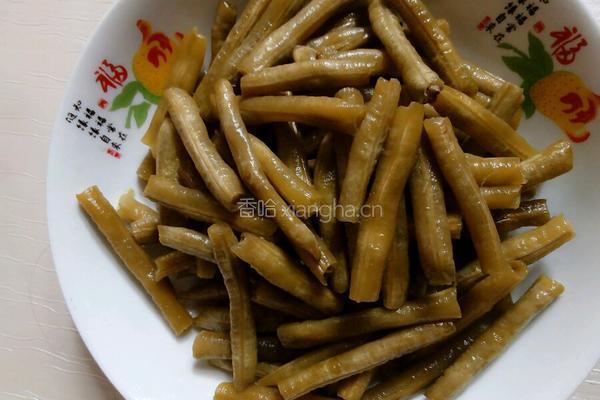 酸豆角炒猪小肠的做法图解3