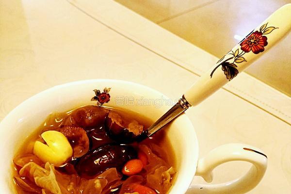 银耳莲子汤