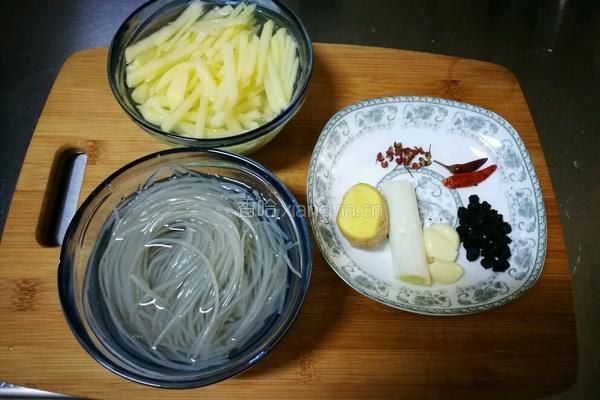 豉香土豆丝炒粉的做法图解1