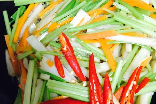 水芹菜炒莲菜的做法图解6