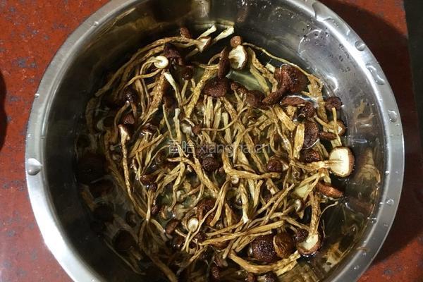 豉香茶树菇回锅肉的做法图解3