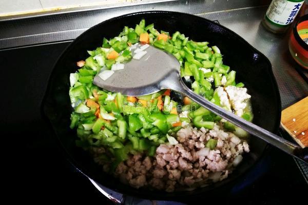 猪肉青椒打卤面的做法图解4