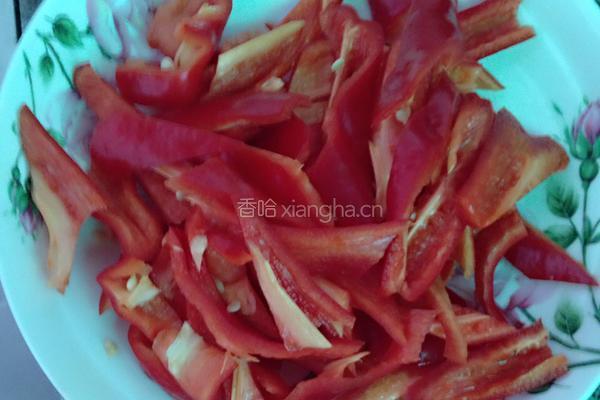 红辣椒炒蛤蜊肉干的做法图解3