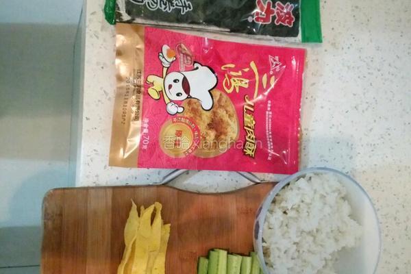 鸡蛋肉松寿司的做法图解1