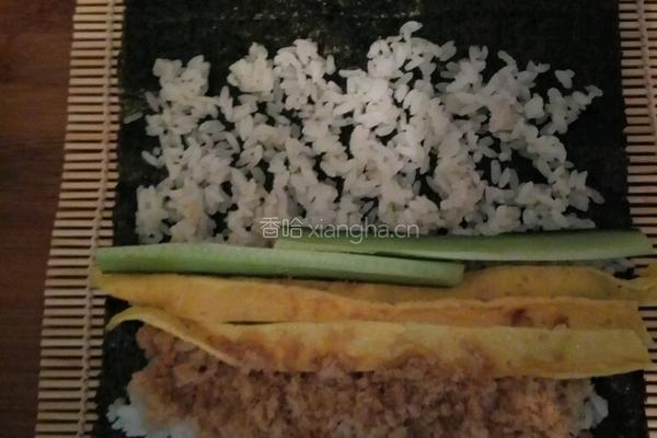 鸡蛋肉松寿司的做法图解2