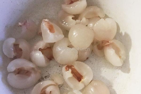 荔枝绿茶的做法图解1