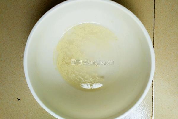 韭菜鸡蛋饼的做法图解1