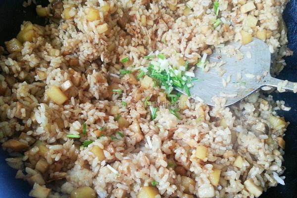 特色大米炒饭的做法图解8