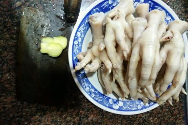 蒜泥辣酱糖醋鸡爪的做法图解3