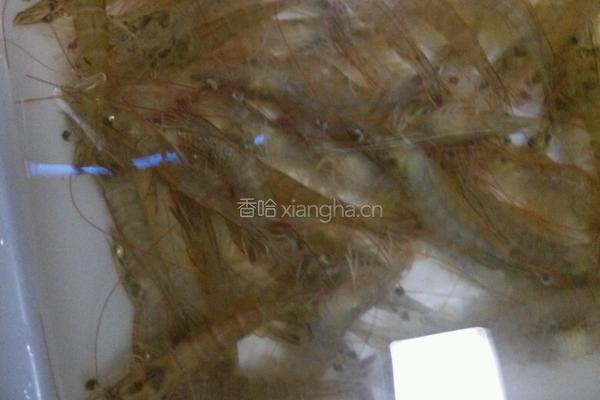 辣椒炒虾仁的做法图解1