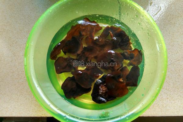 木耳香菇饺子的做法图解3