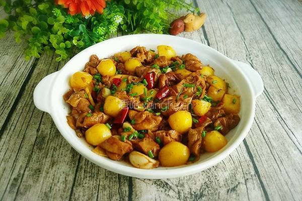 小土豆烧肥肠的做法图解12