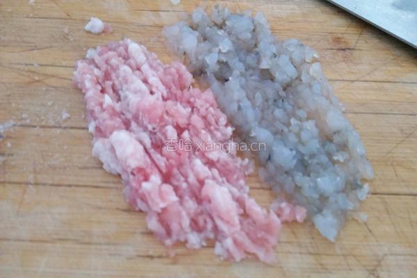 猪肉虾丸龙须面的做法图解2