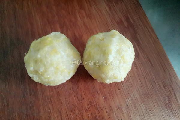 酸菜油梭子馅饼的做法图解3