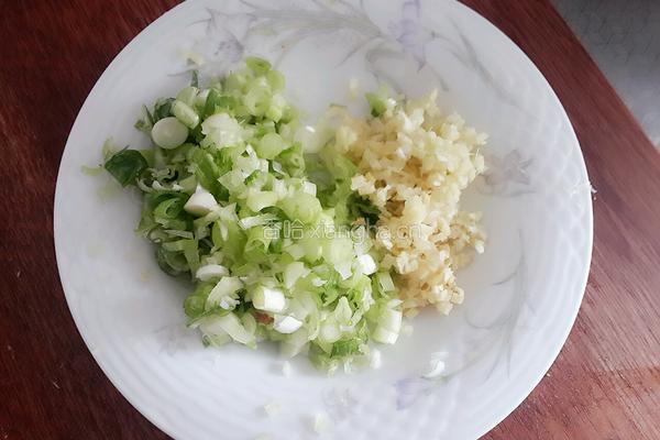 酸菜油梭子馅饼的做法图解5