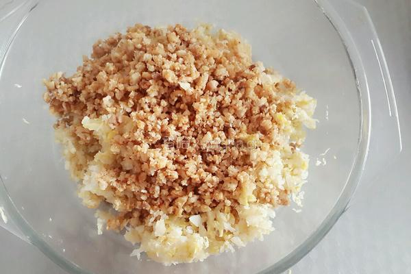 酸菜油梭子馅饼的做法图解6