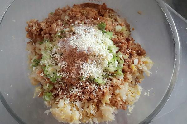 酸菜油梭子馅饼的做法图解9
