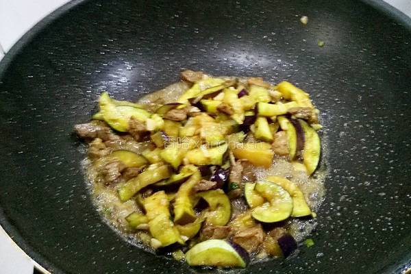  猪肉烧茄子的做法图解10