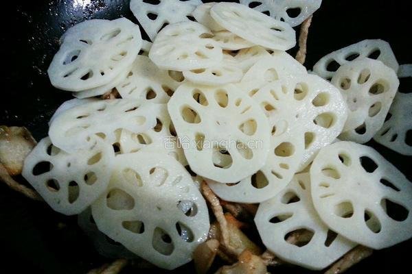 藕片炒肉丝的做法图解7