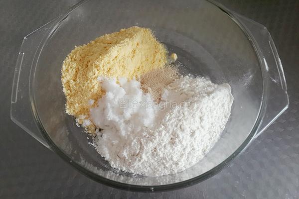 奶香玉米饼的做法图解2