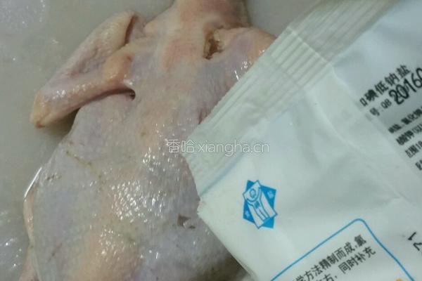 电饭锅蒸全鸡的做法图解3
