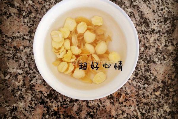 红枣百合银耳莲子糖水的做法图解3