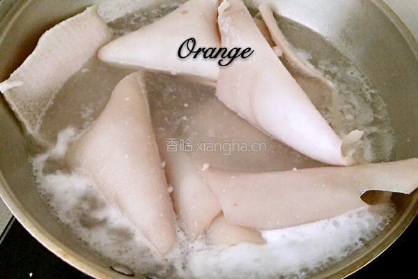 肉皮冻的做法图解2