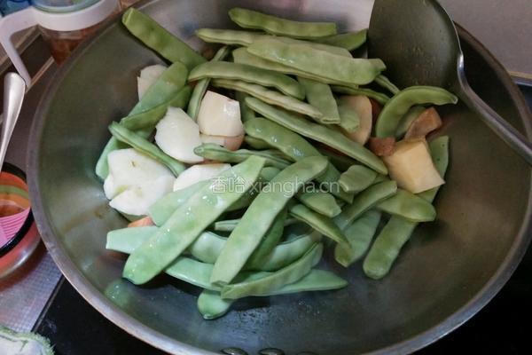 猪皮炖豆角的做法图解5