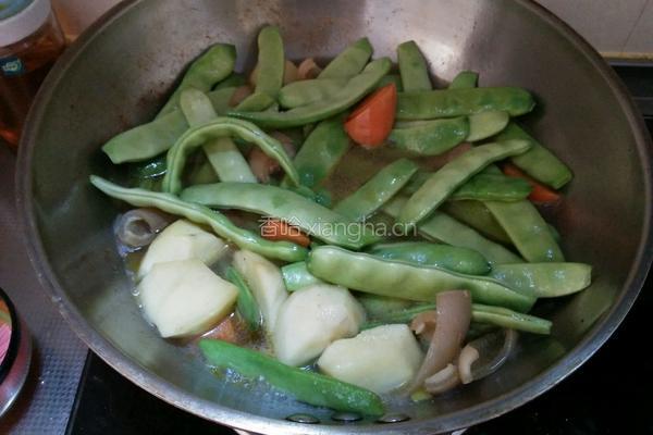 猪皮炖豆角的做法图解6