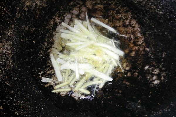 杏鲍菇炒肉丝的做法图解6