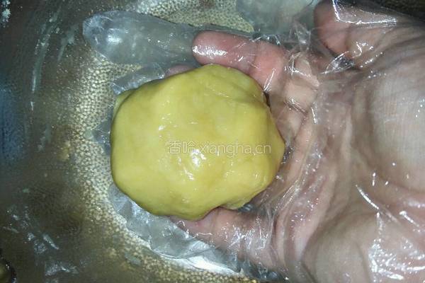 金黄红豆沙月饼的做法图解4