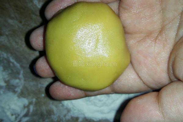 金黄红豆沙月饼的做法图解9