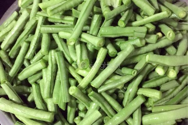 凉拌豆角的做法图解1
