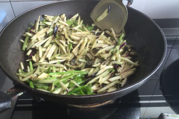 青椒炒茄子的做法图解8
