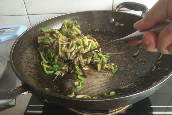 青椒炒茄子的做法图解11