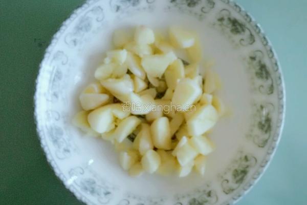 面筋卷心菜的做法图解1