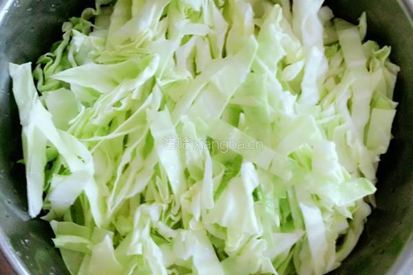 虾仁卷心菜炒面的做法图解6