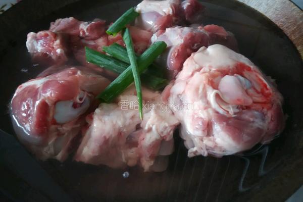 腐乳肘子的做法图解2