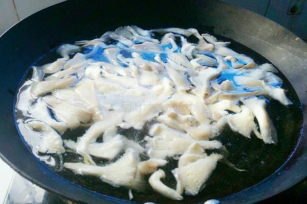 平菇肉片汤的做法图解4