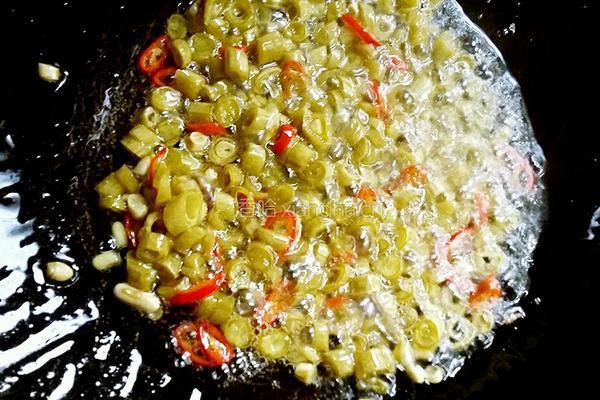 酸豆角炒花饭的做法图解8