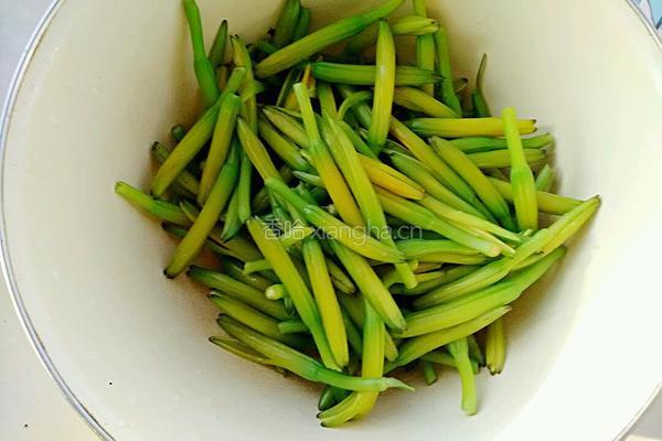 凉拌黄花菜的做法图解4