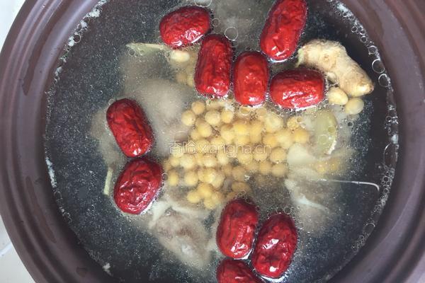 猪蹄炖黄豆的做法图解2