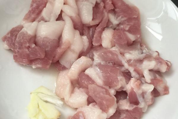 红烧肉焖腐竹的做法图解2