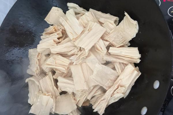 红烧肉焖腐竹的做法图解4