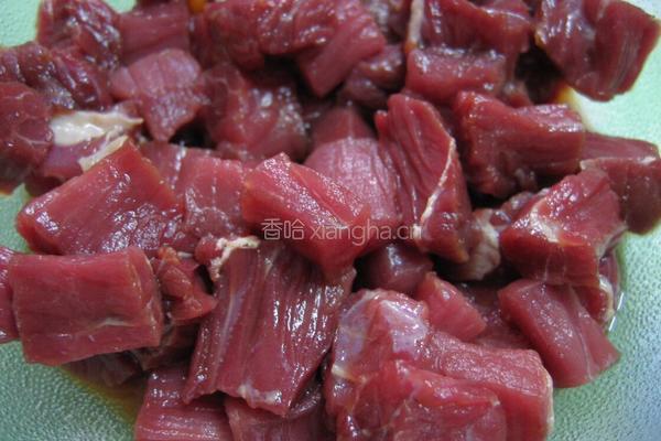 彩椒爆炒牛肉粒的做法图解1