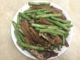 炸鲮鱼炒长豆角。的做法[图]
