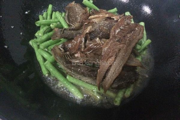 炸鲮鱼炒长豆角。的做法图解4