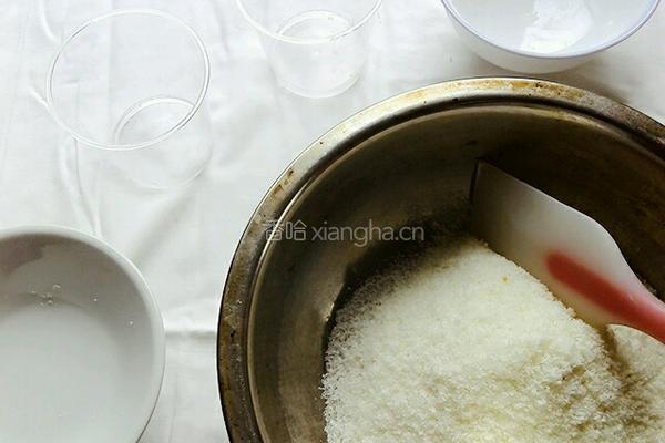 蛋白椰蓉球的做法图解3