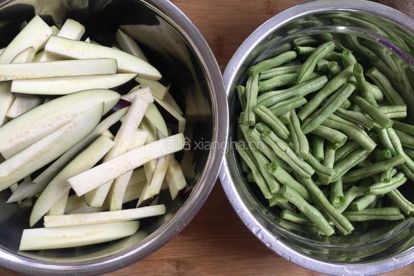 豆角烧茄子的做法图解2